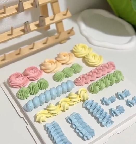 12 Piece Cake Icing Frosting Piping Bag
